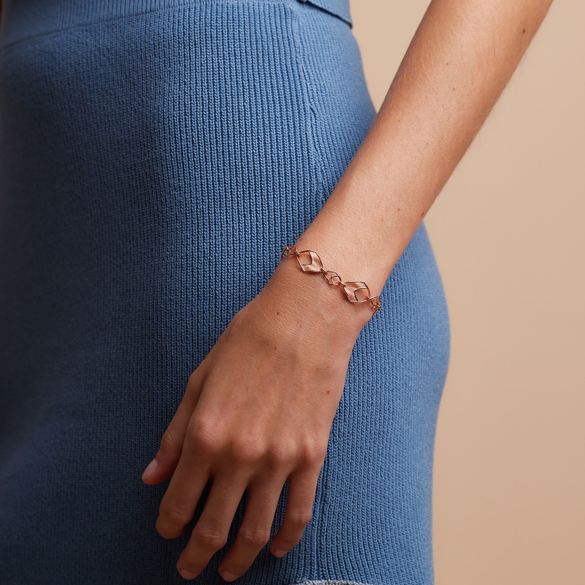 The Curve Linked Bracelet in 18k Rose Gold