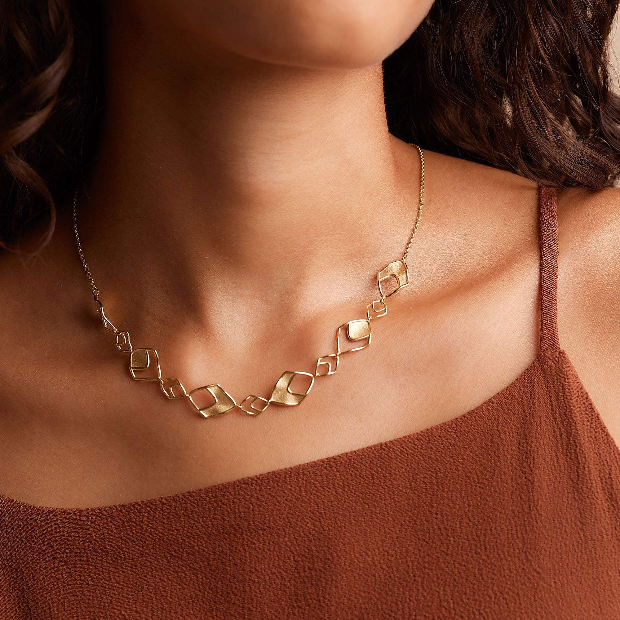 The Curve Linked Necklace in 18k Yellow Gold