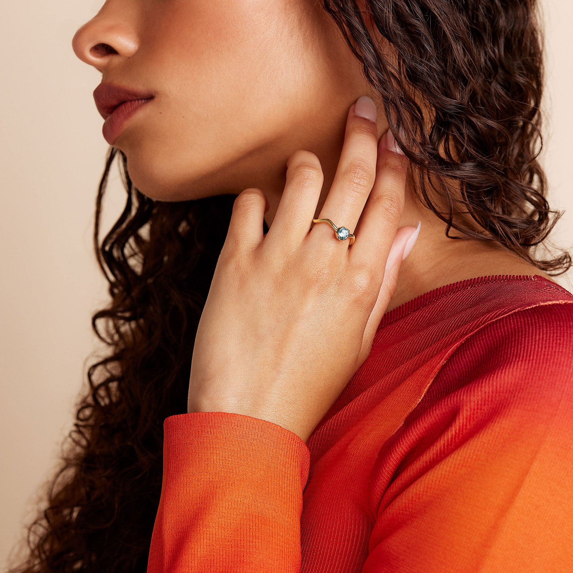 The Curve Ring with Blue Zircon in 18k Yellow Gold